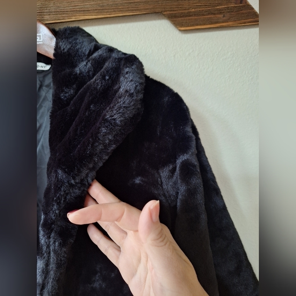 WD NY  Womens Black Faux Fur Cropped Open Jacket Size XL - Picture 4 of 7